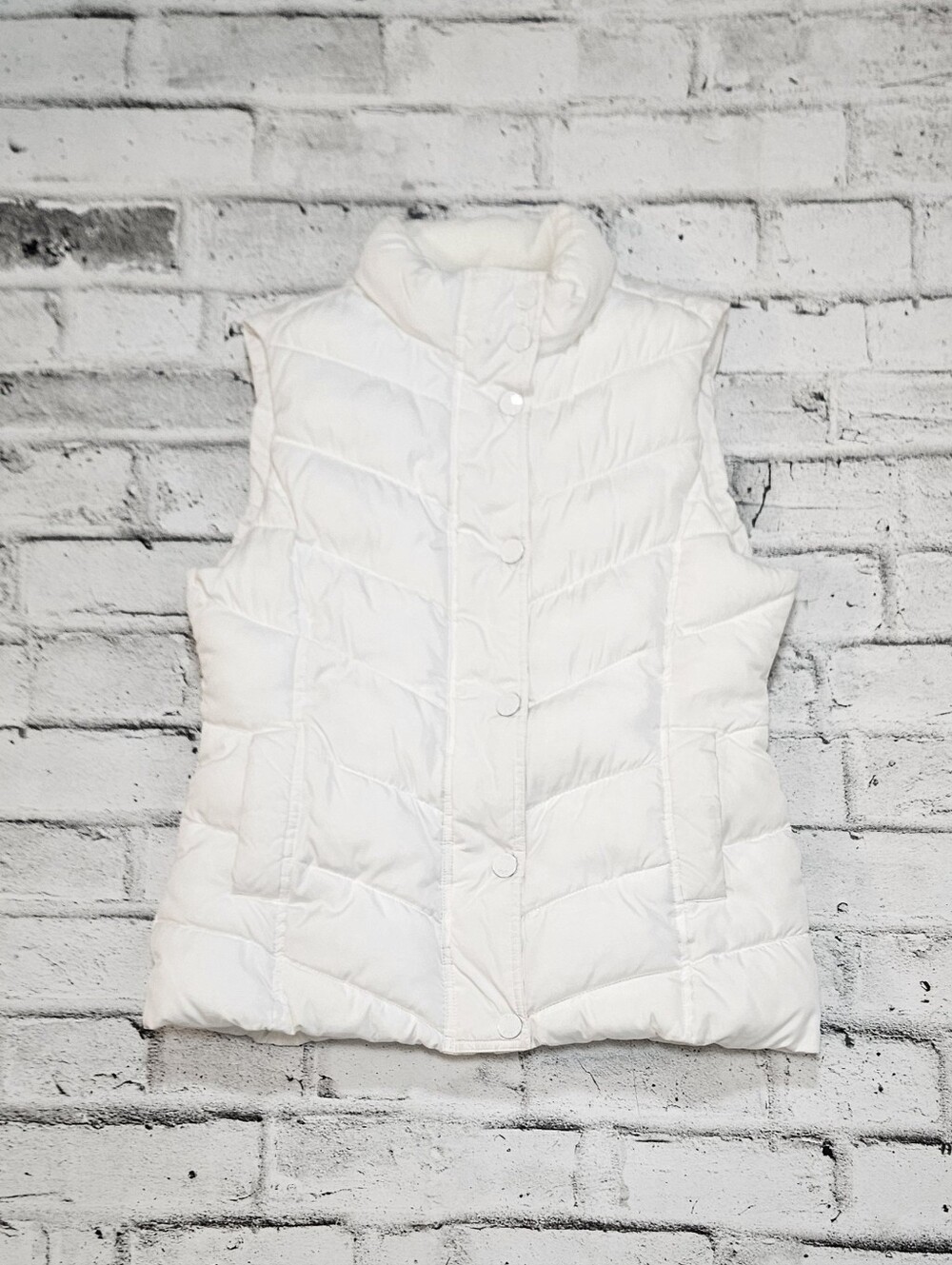 Gap White Puffer Vest Medium Quilted High Neck Snap Front Winter